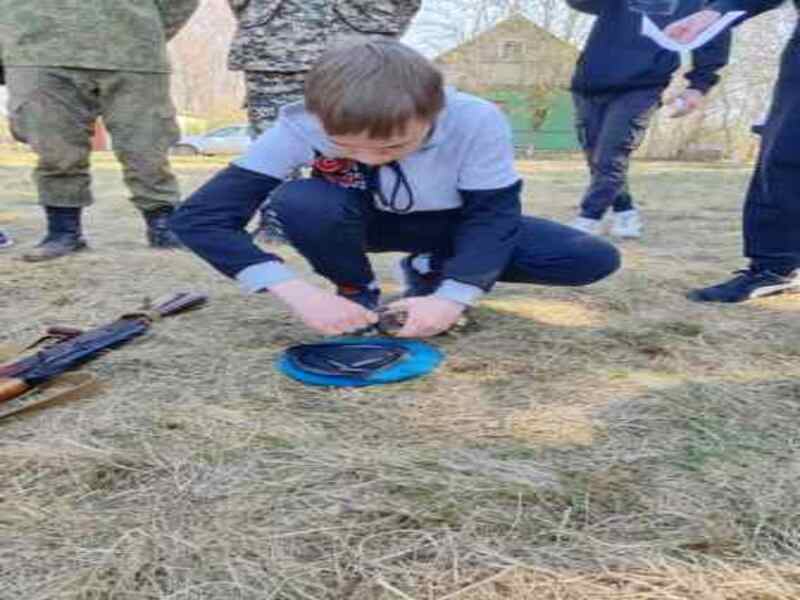 Участие школьников в военно-спортивных соревнованиях.